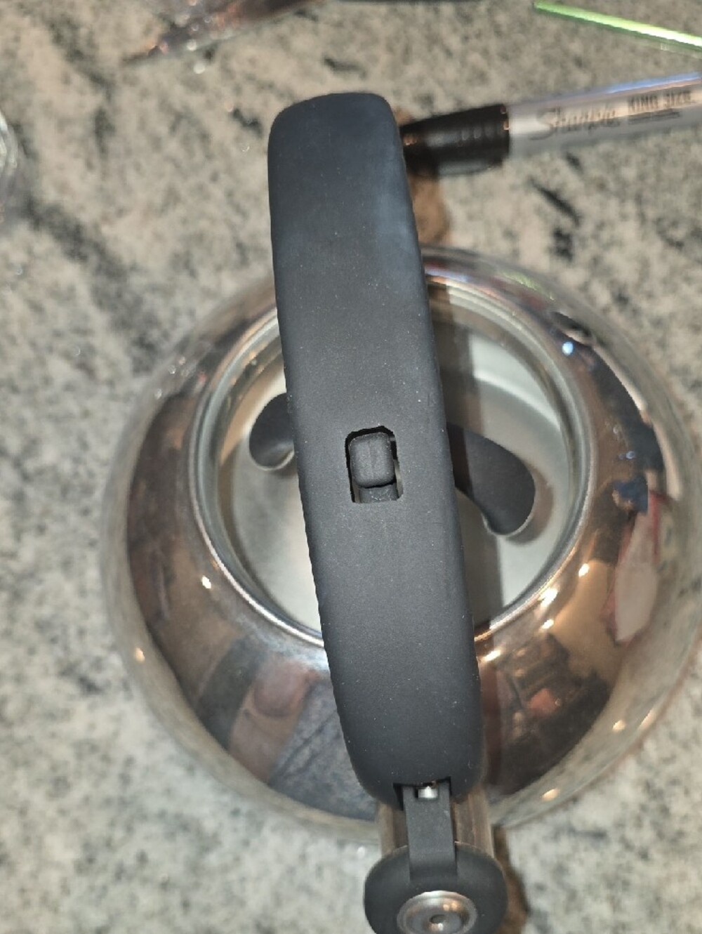 Classic Stainless Steel Whistling Kettle with Black Handle - Picture 5 of 9